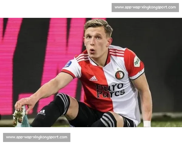 费耶诺德锁定青训瑰宝！林格宁续约至 2027 年，剑指荷甲未来中轴线