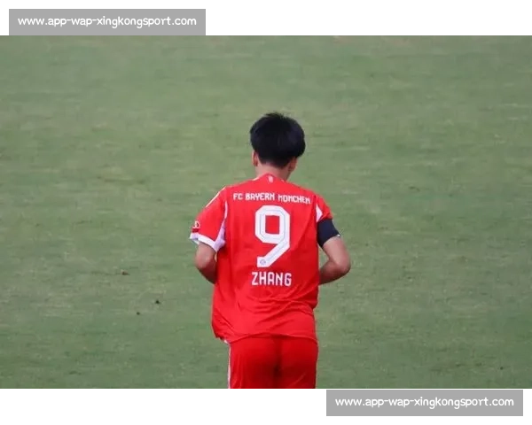 武汉三镇双星闪耀！何锦程接棒张家鸣入选拜仁世界队