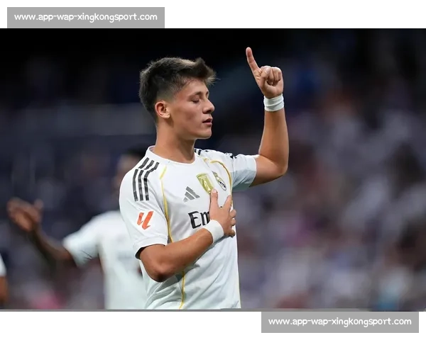 皇马锁定荷兰中场新星斯密特,安切洛蒂钦点为中场革新核心 皇马锁定荷兰中场新星斯密特,安切洛蒂钦点为中场革新核心